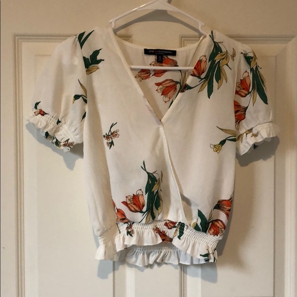Short sleeve v neck floral top - Picture 1 of 3